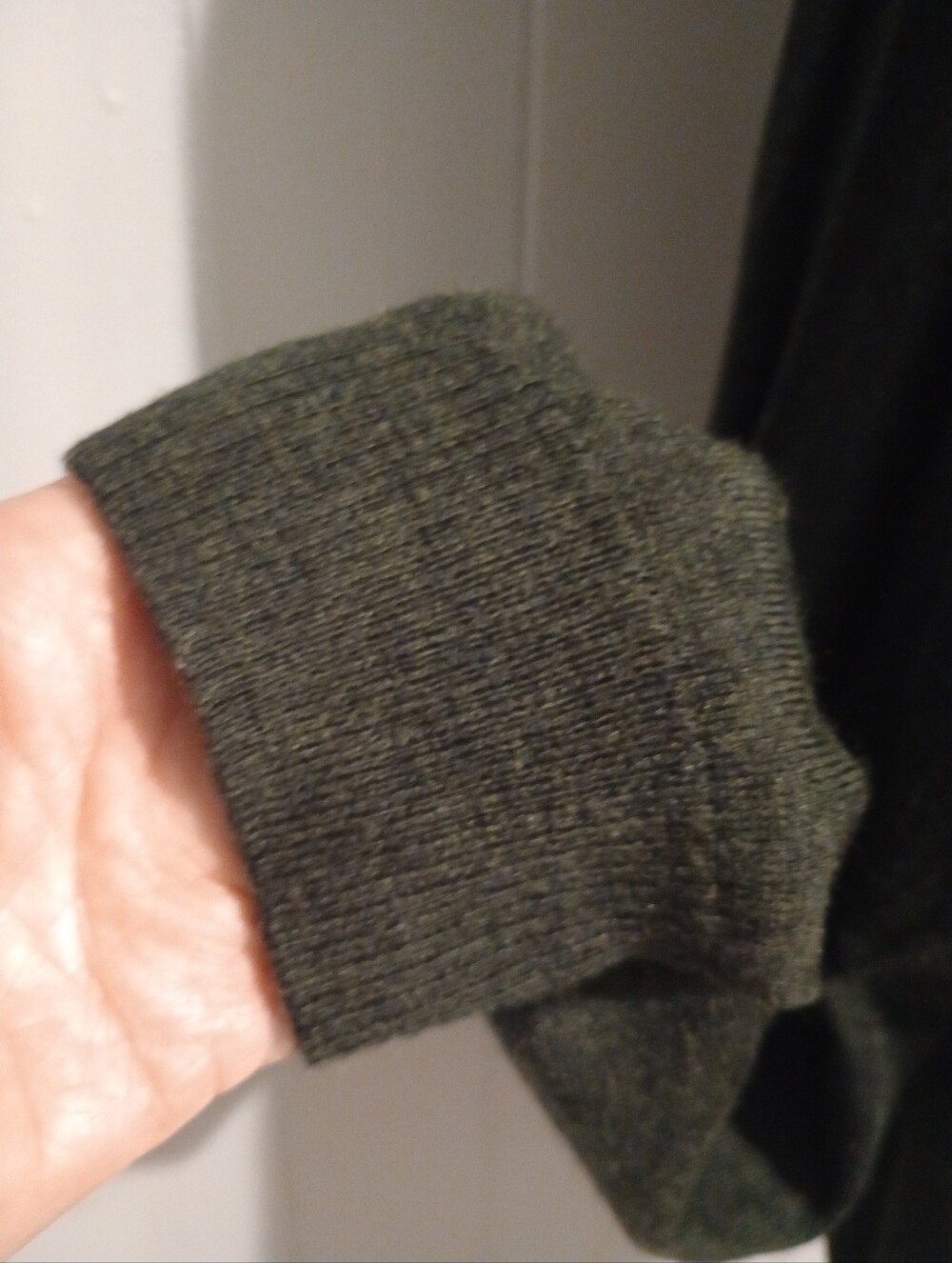 Apt. 9 Dark Green V-Neck Wool & Acrylic Sweater Size Large - Picture 5 of 9